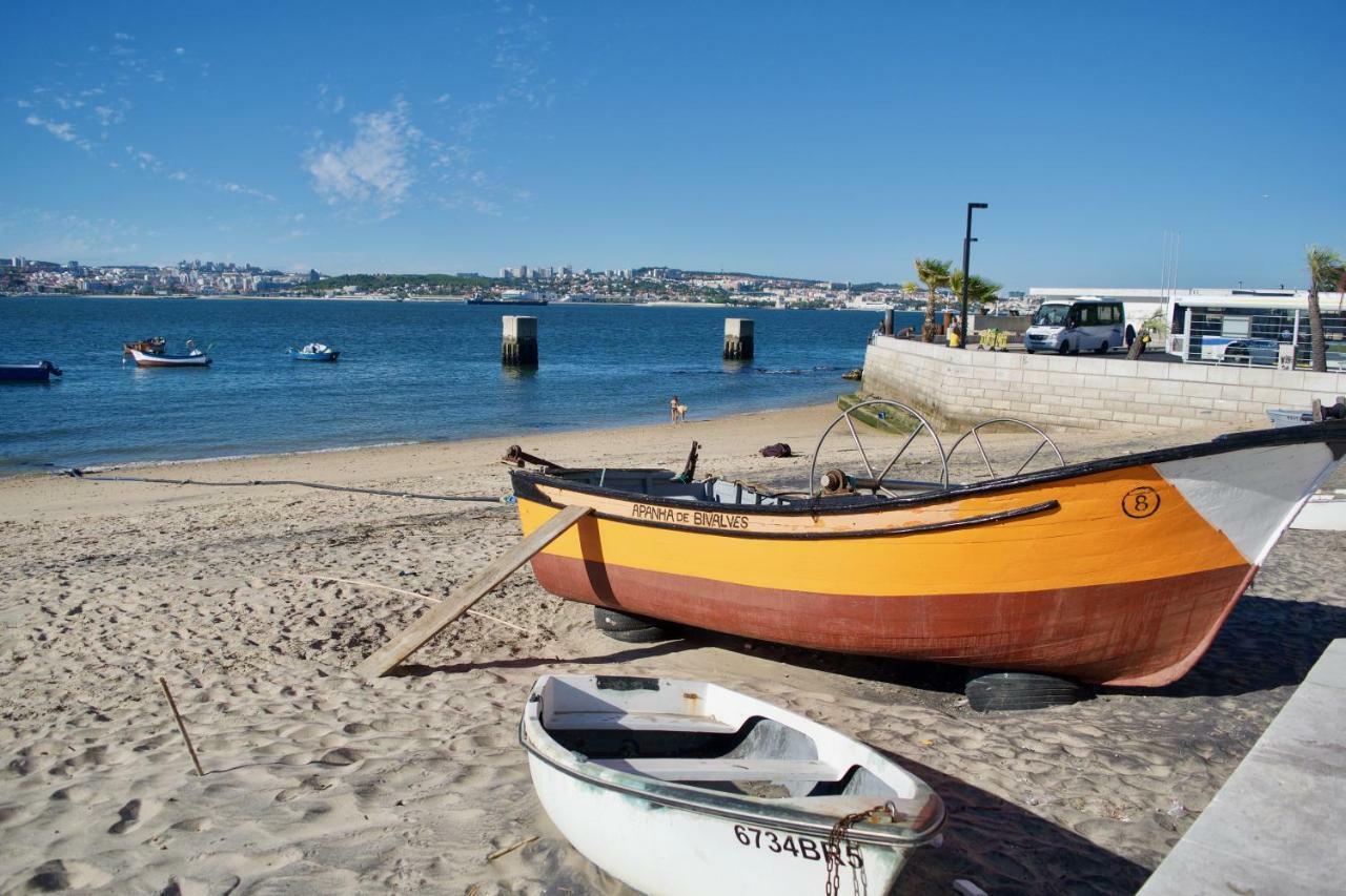 Fisherman'S House - A Boat Ride From Lisbon Villa Trafaria Eksteriør billede