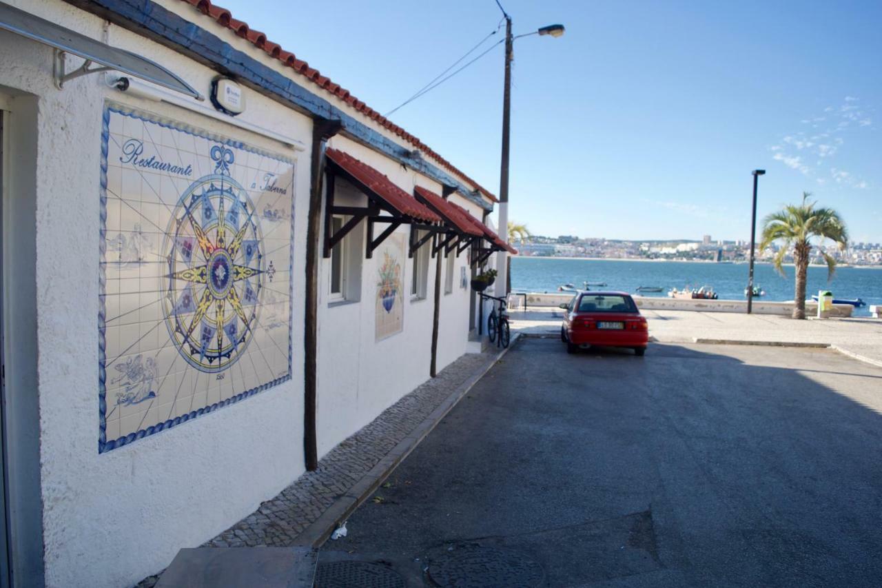 Fisherman'S House - A Boat Ride From Lisbon Villa Trafaria Eksteriør billede